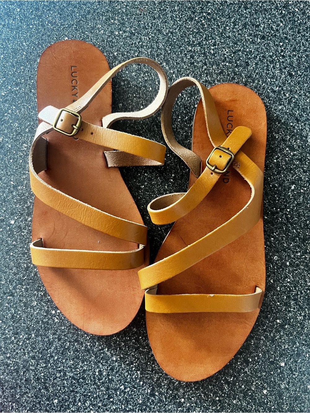 Lucky brand Women's Strappy Buckle Sandals in Tan 7M